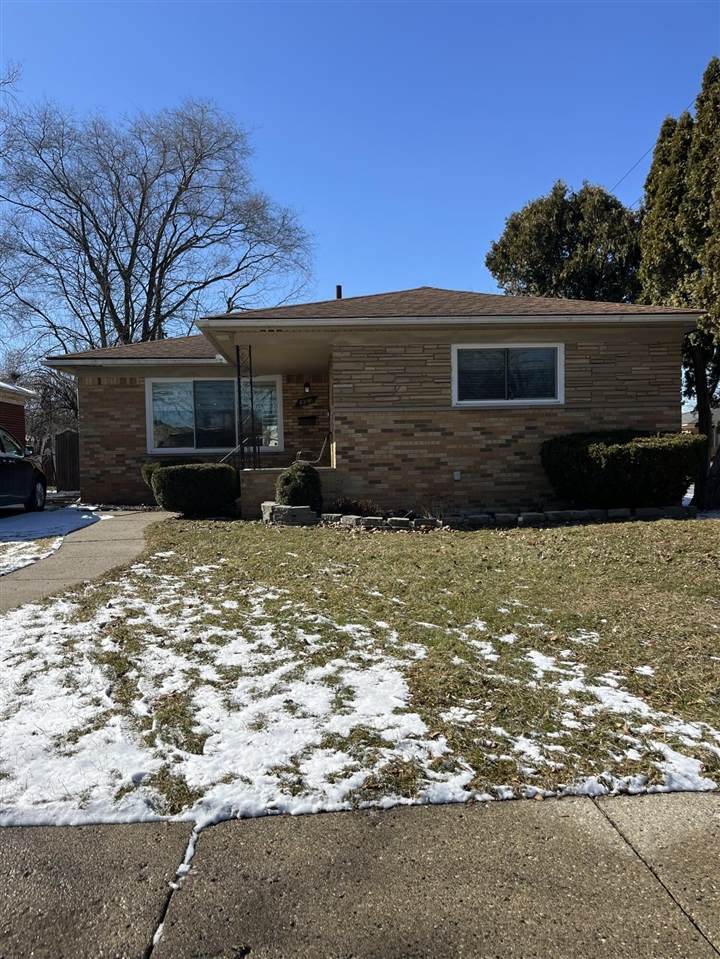 23181 Parklawn - Photo 1