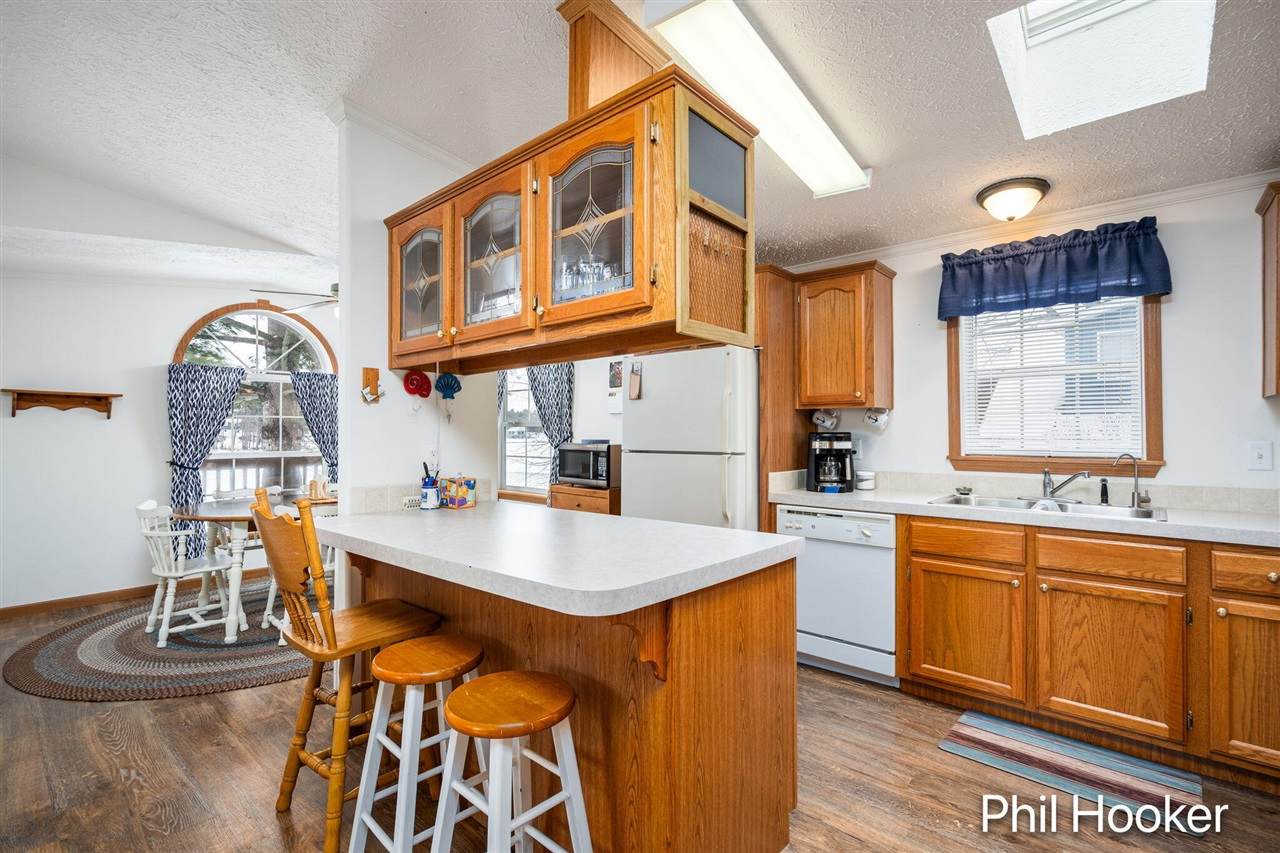 2055 White Birch - Photo 1