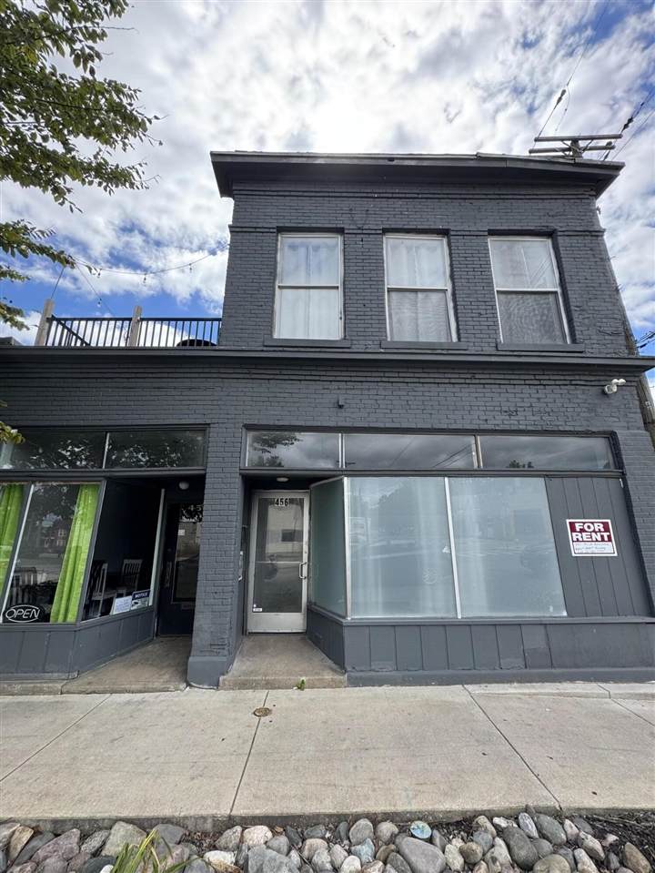 456 Leonard - Photo 1
