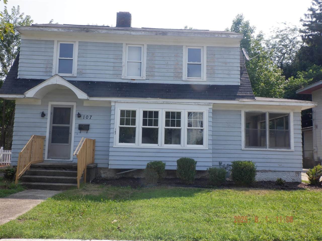 107 Lakeview - Photo 1