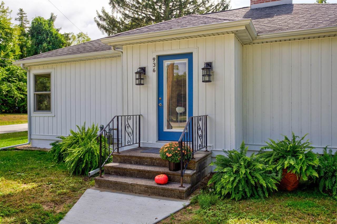 936 Superior - Photo 1