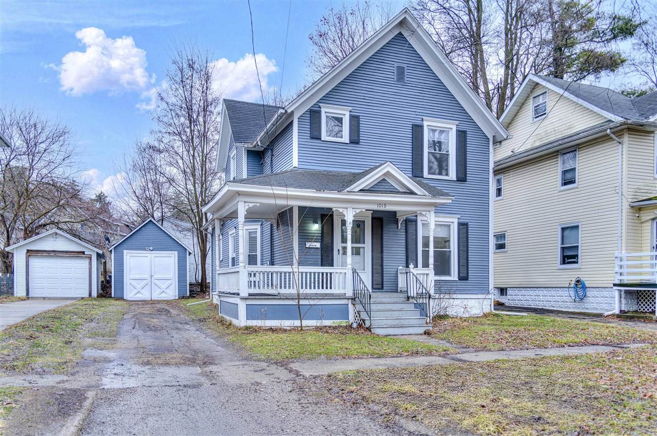 1019 Woodbridge - Photo 1