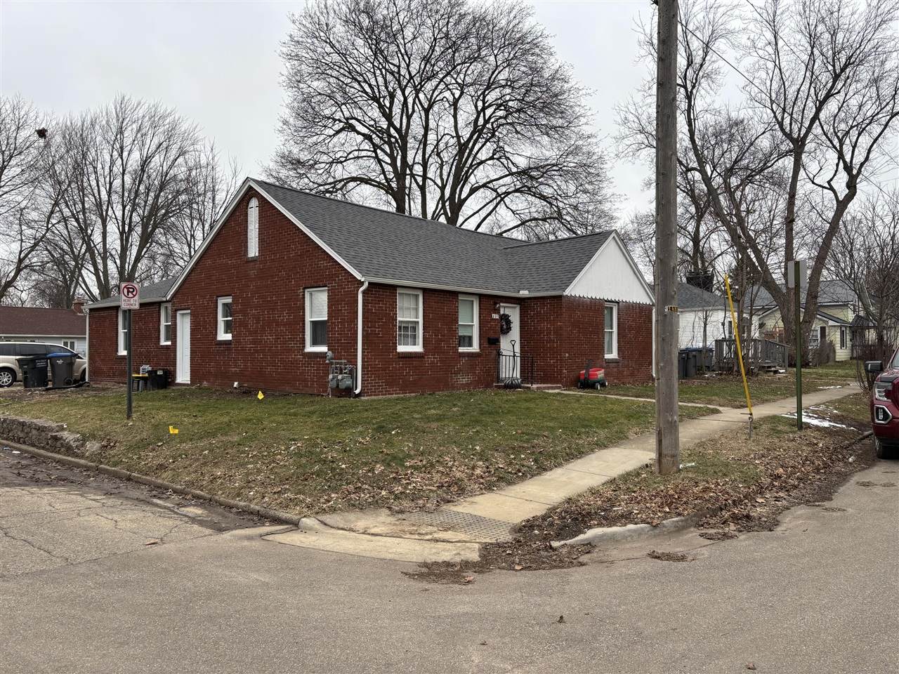 805 Michigan - Photo 1