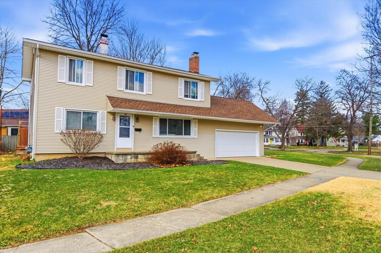 758 Parkway The - Photo 1