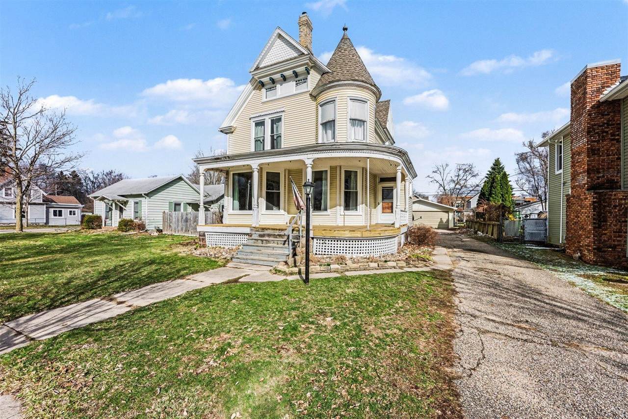 330 State - Photo 1