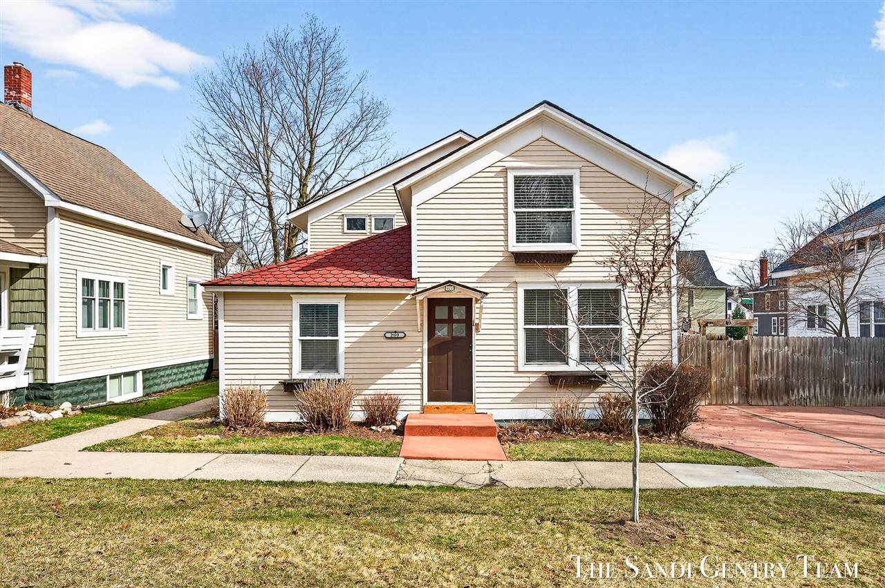 209 Clinton - Photo 1