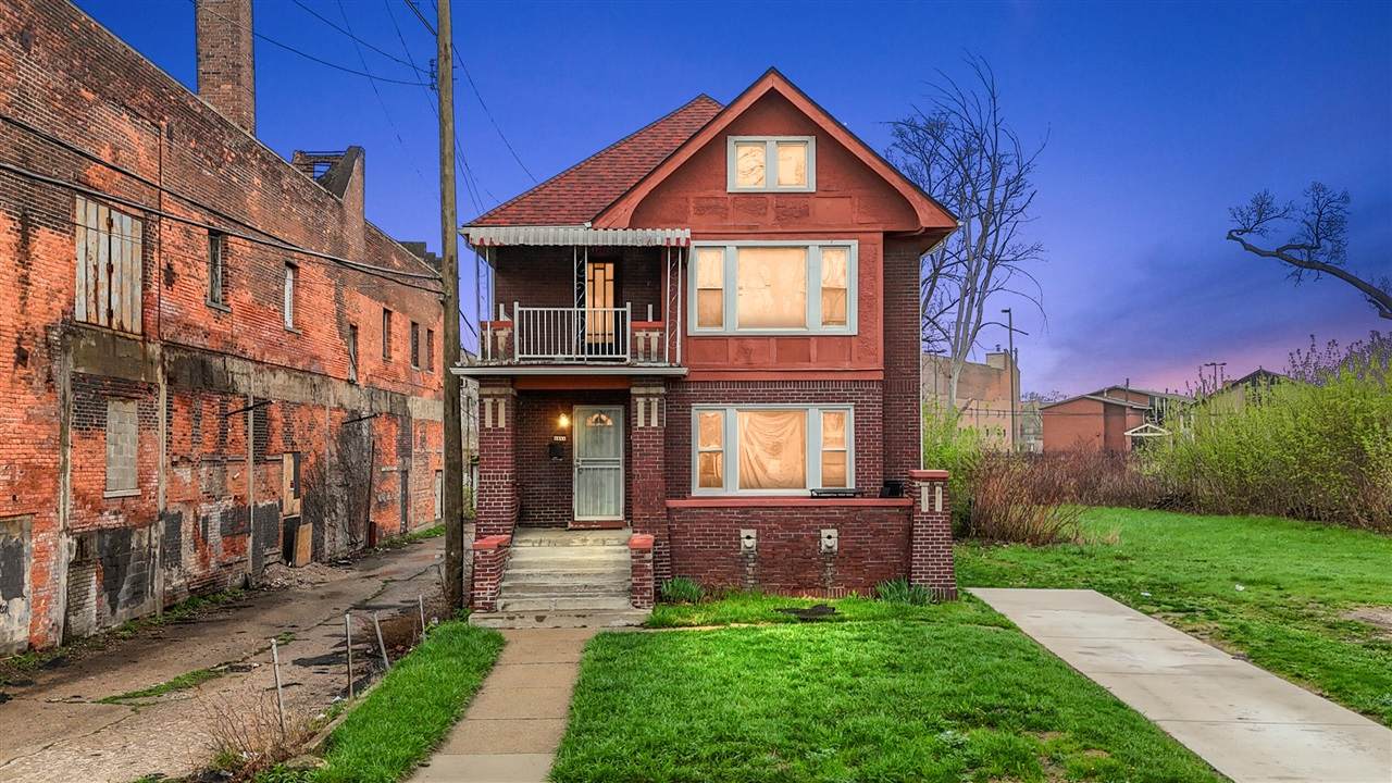 8983 Beverly - Photo 1