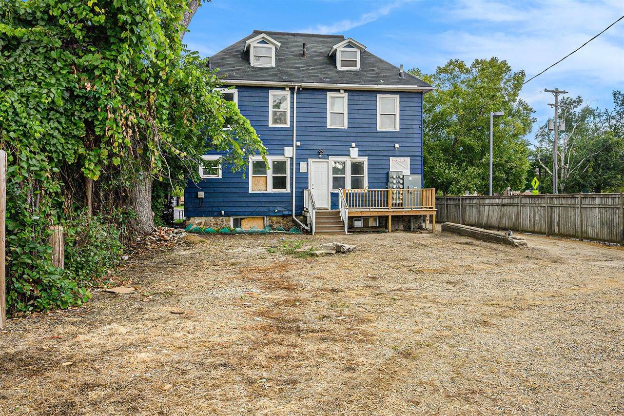 415 Walnut - Photo 1