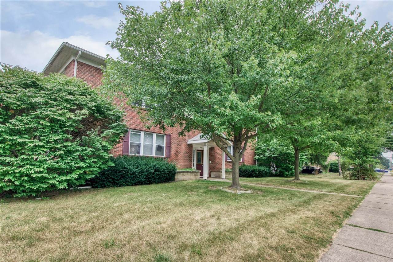 3025 Main - Photo 1