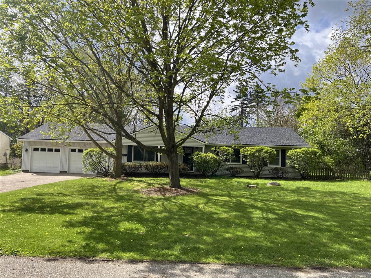 7852 State - Photo 1