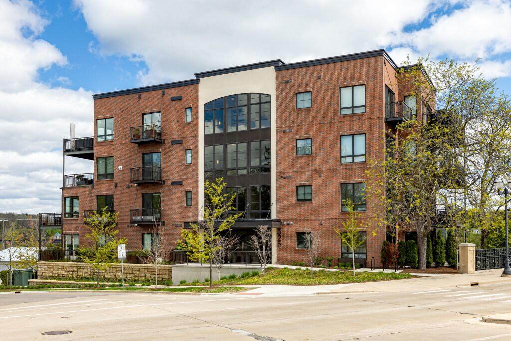 325 Summit - Photo 1