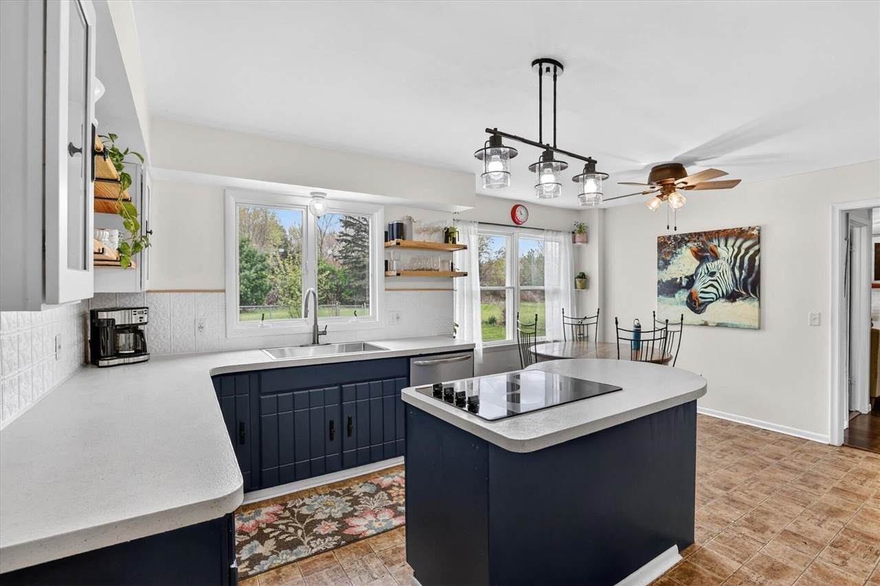 1938 Mayfield - Photo 1