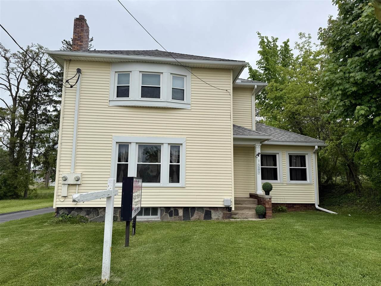 205 W - Photo 1