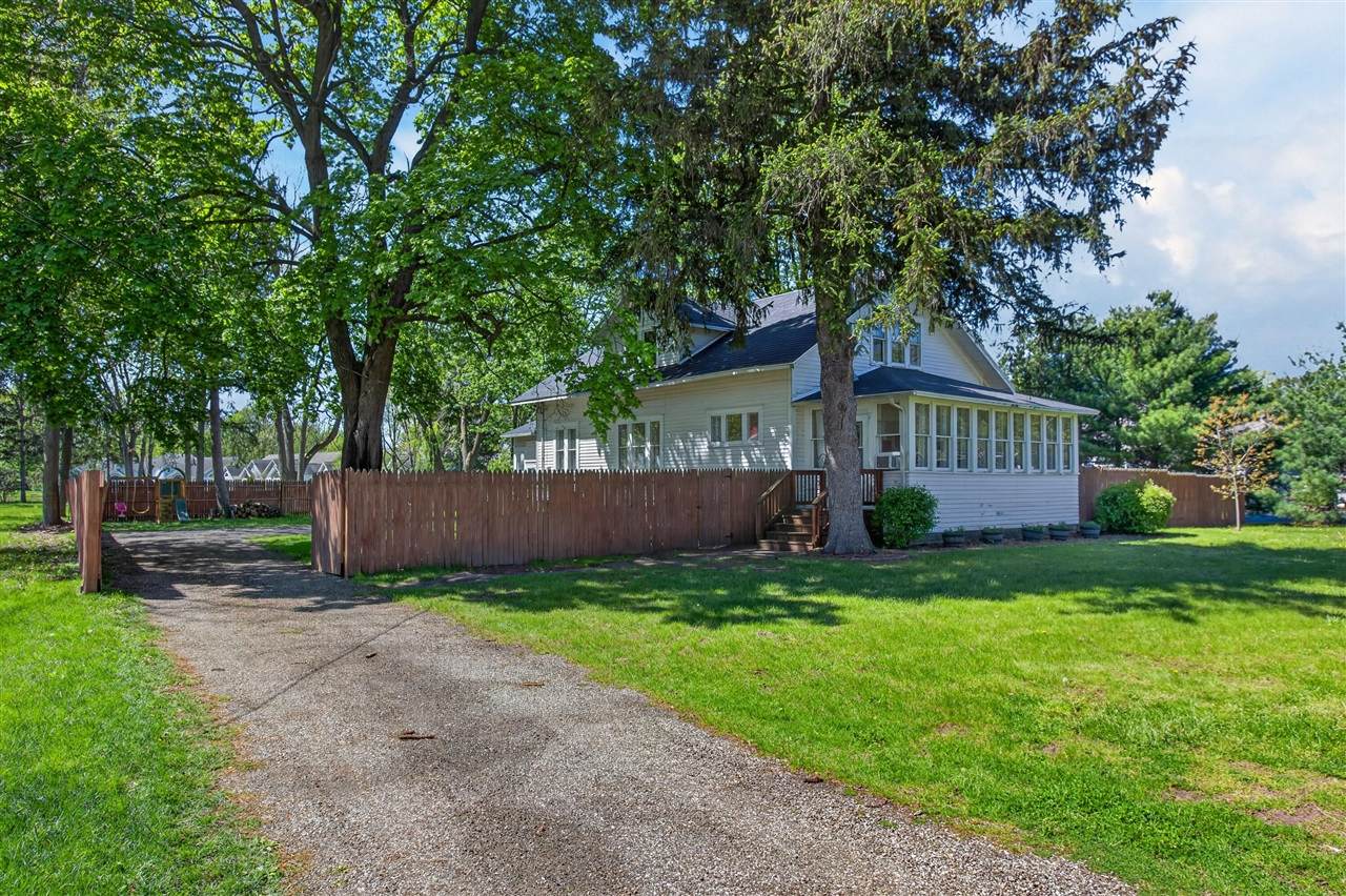 1536 Nickerson - Photo 1