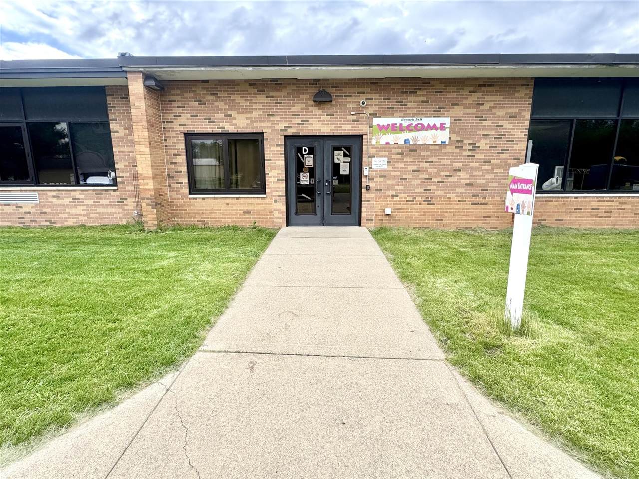 1011 School - Photo 1