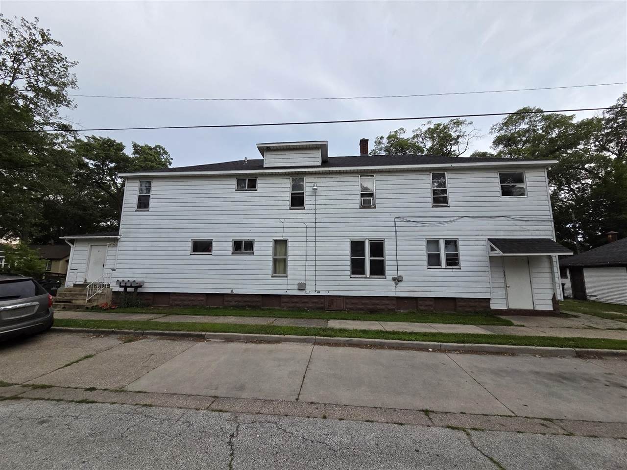 1607 Elwood - Photo 1