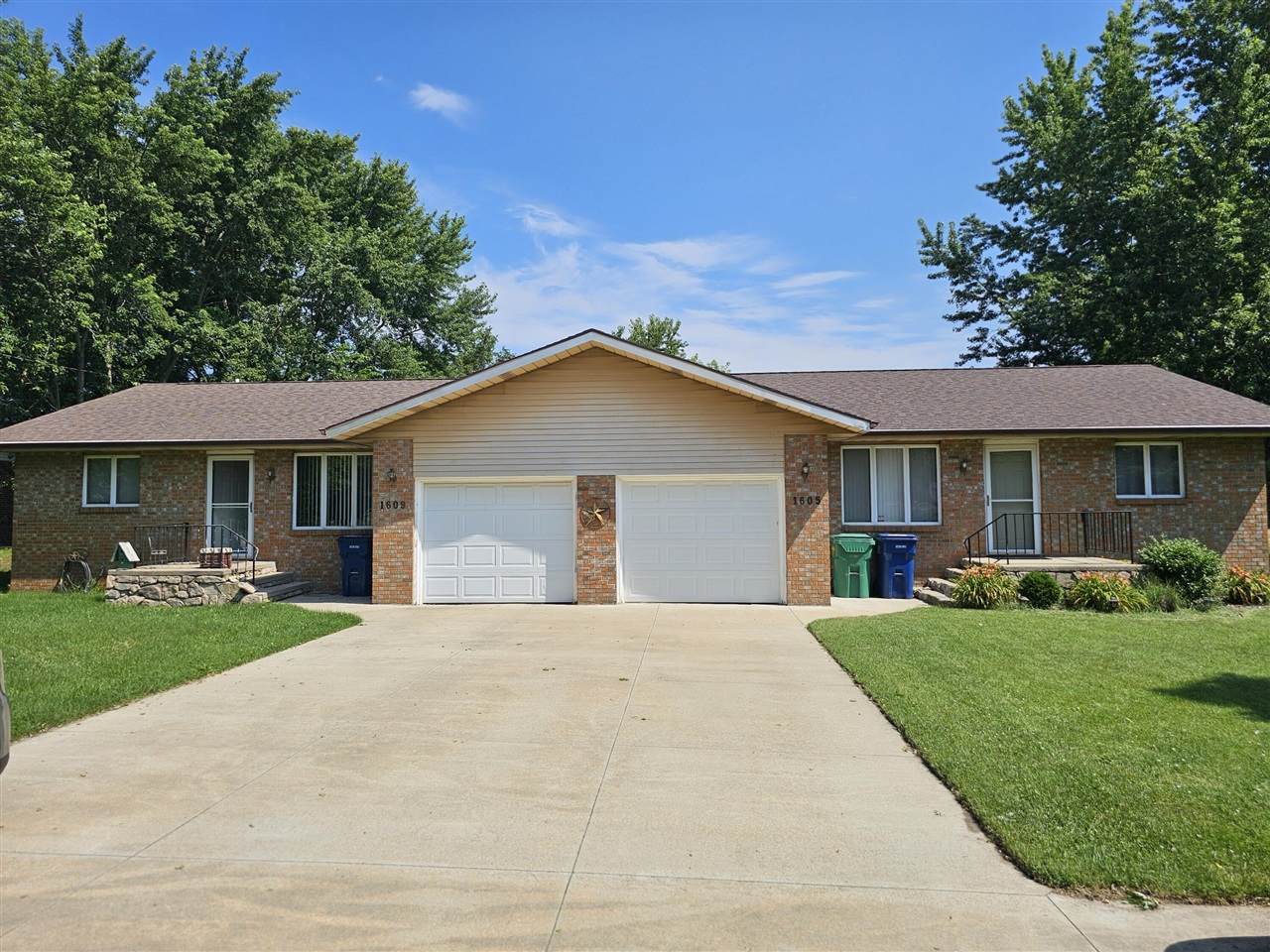 1605 &1609 Pheasant Run - Photo 1