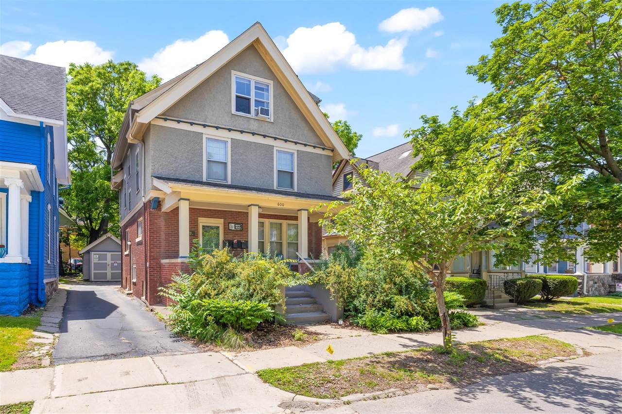 600 Catherine - Photo 1