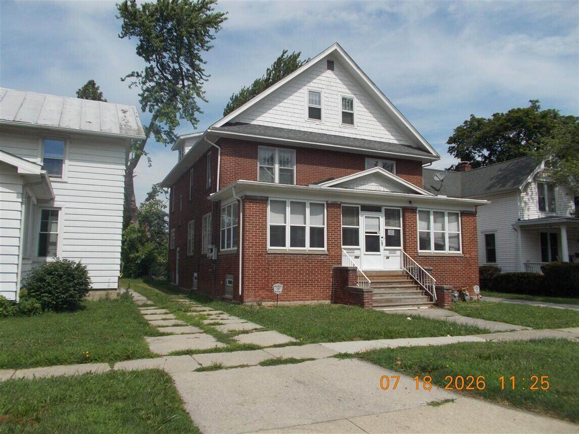 760 Washington - Photo 1