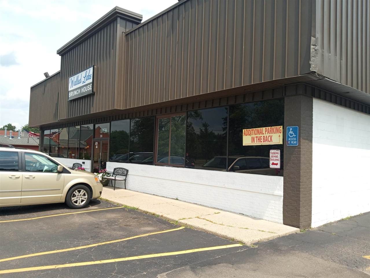 602 Pontiac - Photo 1