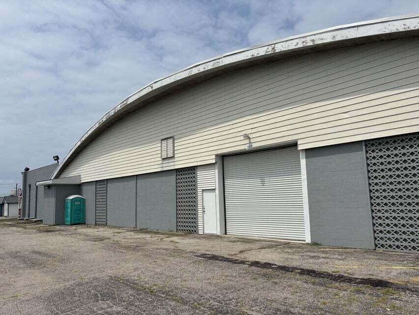 2305 Michigan 139 - Photo 1