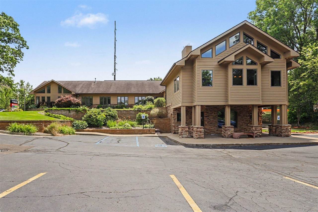 616 Centre - Photo 1