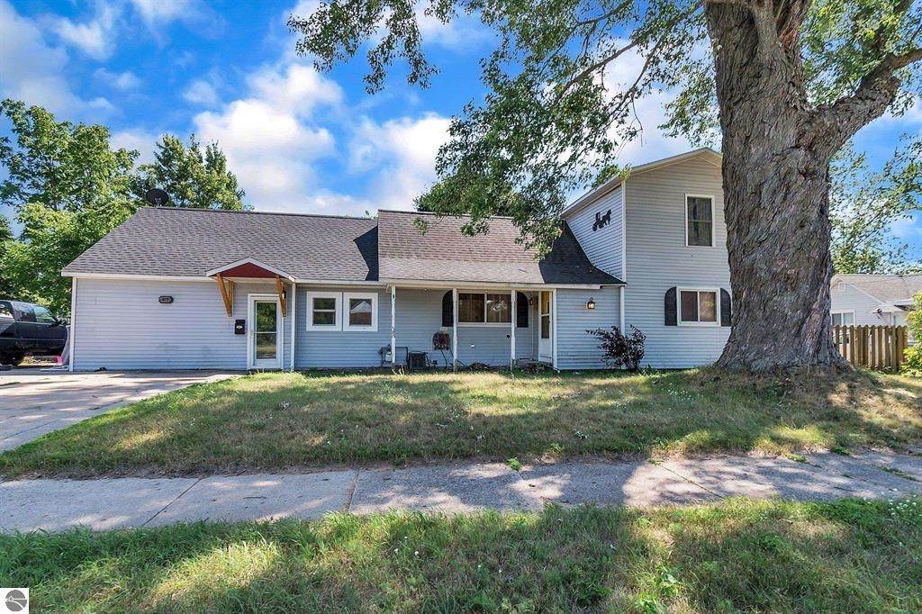 817 Walnut - Photo 1