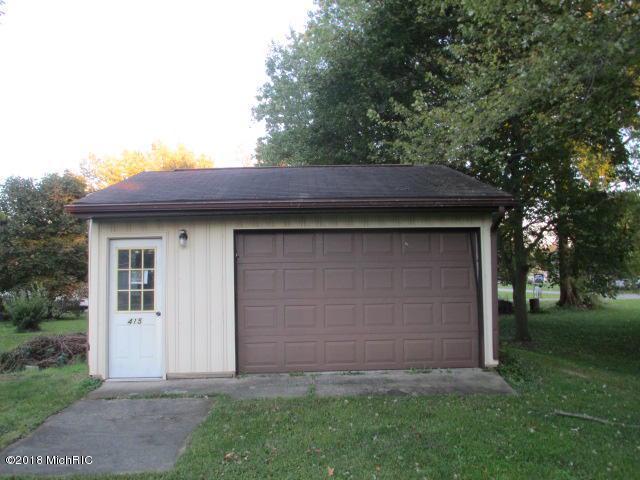 415 Chestnut St - Photo 1