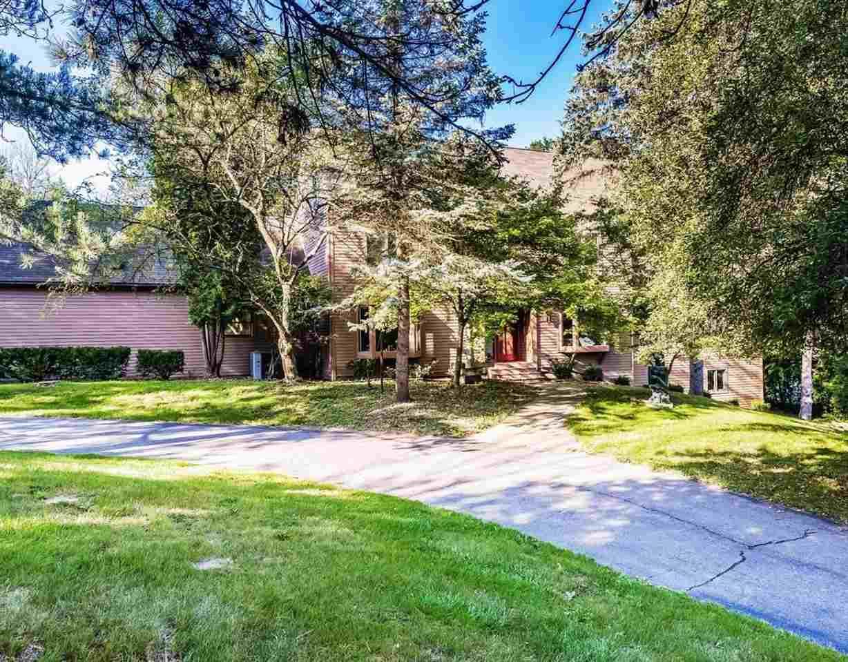 5765 Woodridge Ct - Photo 1