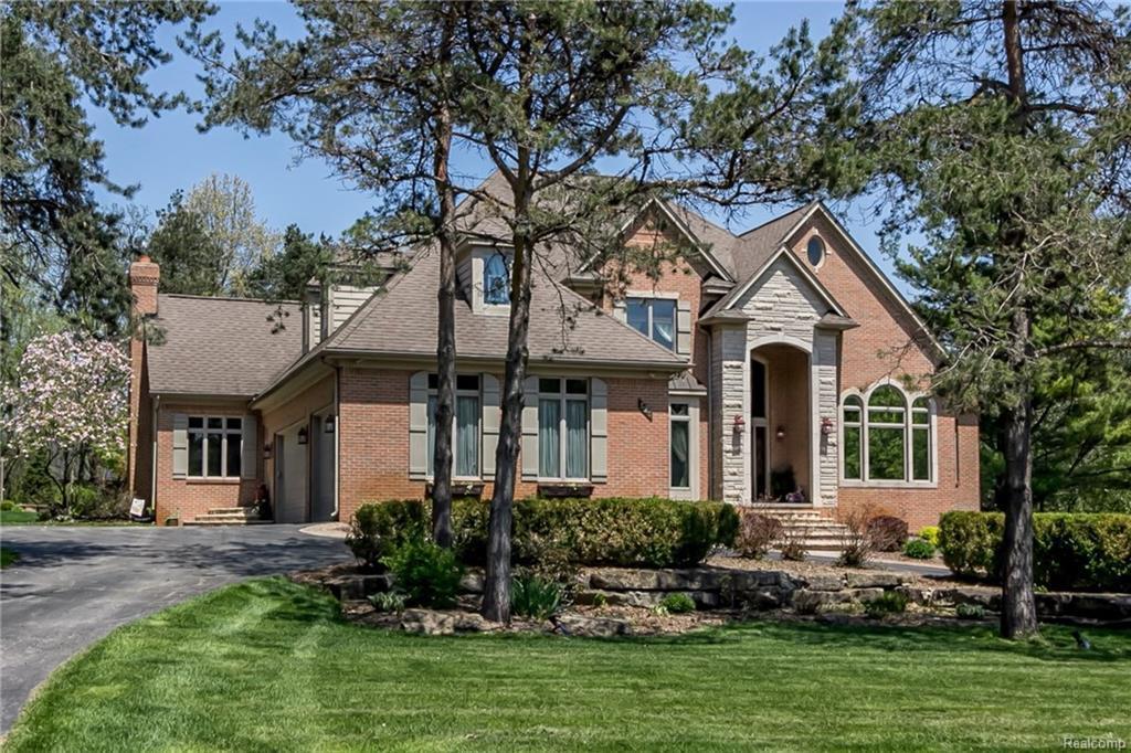 525 Sheldon Crt - Photo 1
