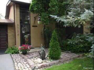2738 Berry Dr - Photo 1