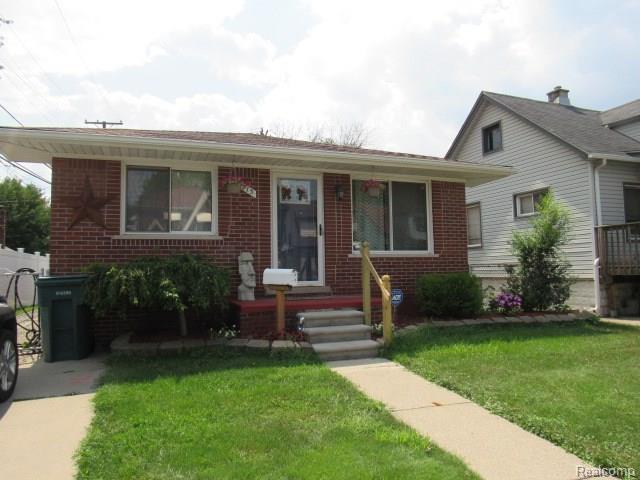 1373 University Ave - Photo 1