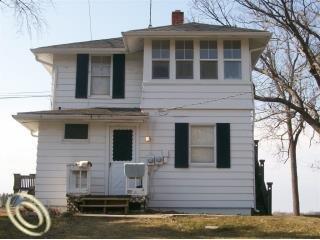 5565 Shore Dr - Photo 1