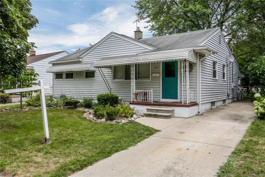 612 Vermont Ave - Photo 1