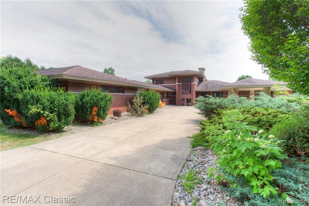 7905 Territorial Rd - Photo 1