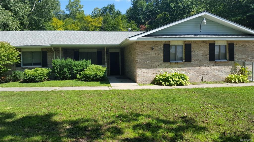 1447 Irish Rd - Photo 1