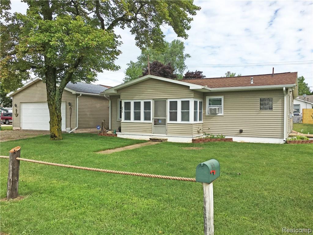 6876 Division St - Photo 1