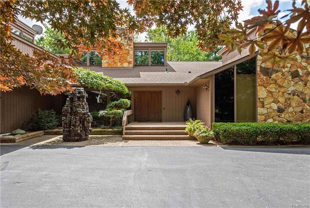 1265 Club Dr - Photo 1