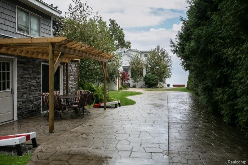1853 Lakeshore Rd S - Photo 1