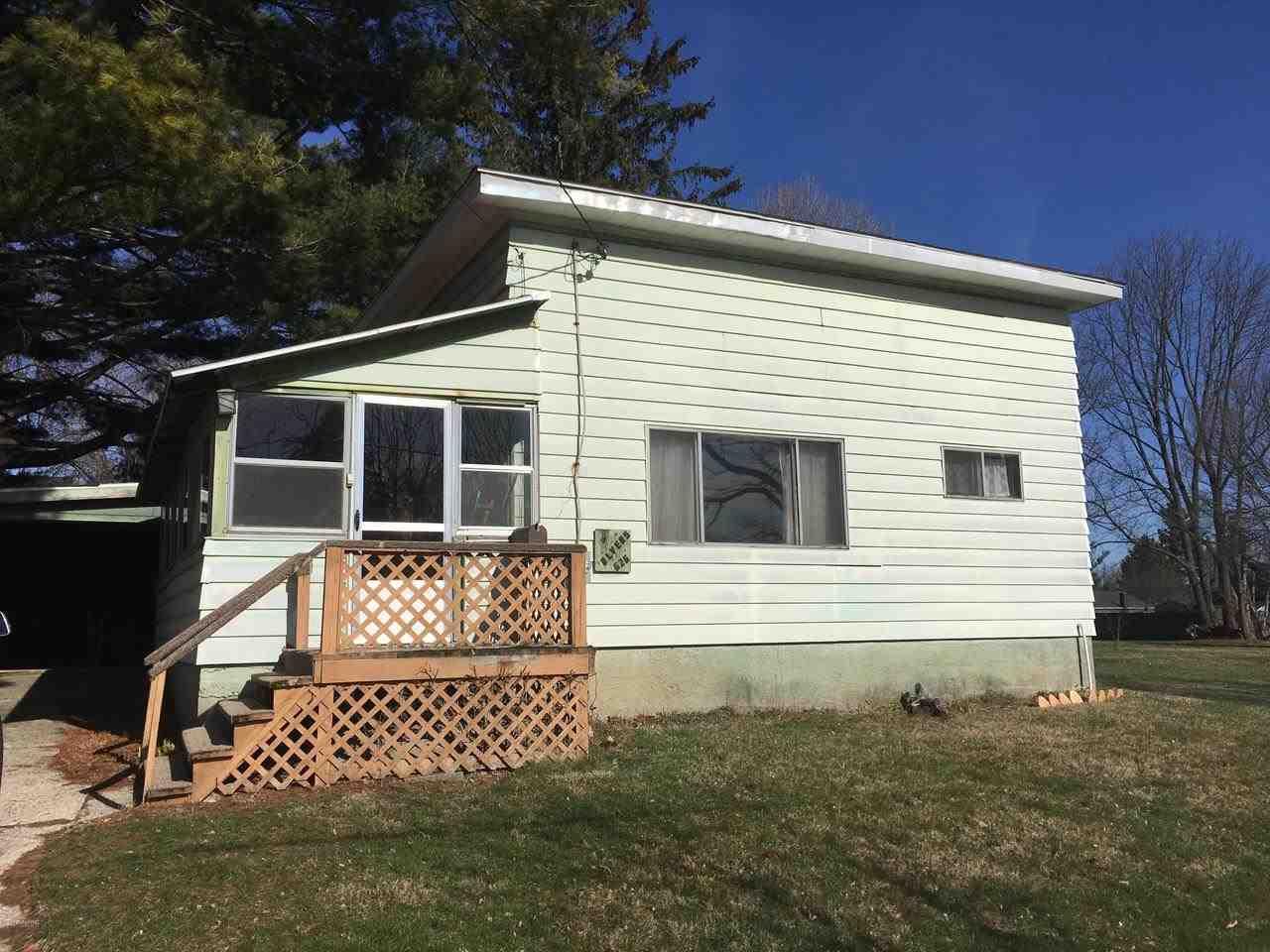 626 Bagley St - Photo 1