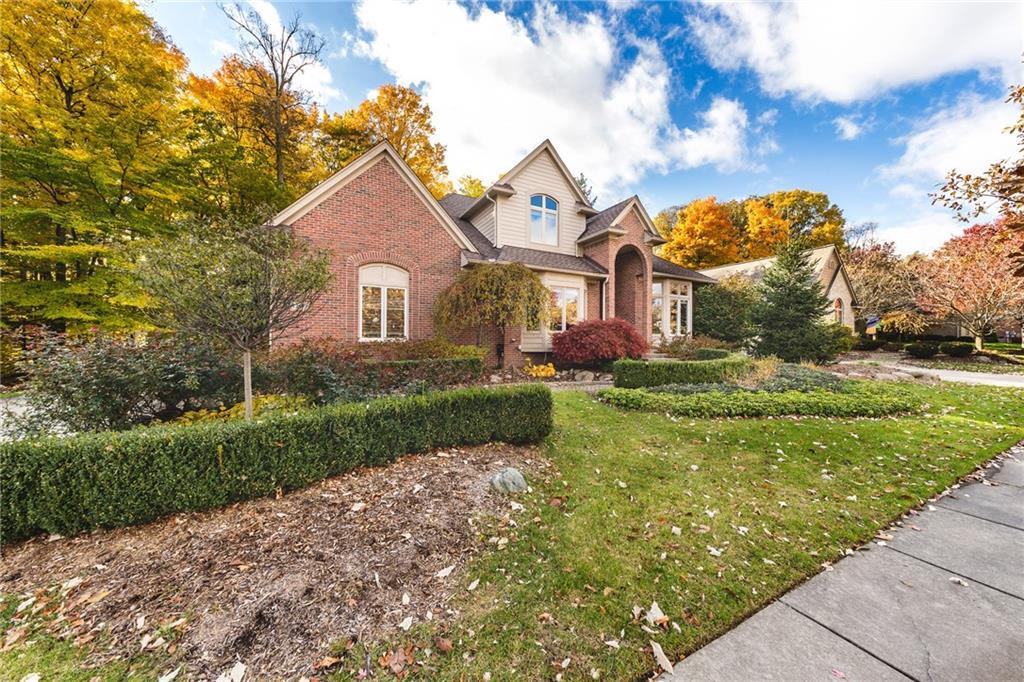 43489 Castlewood - Photo 1