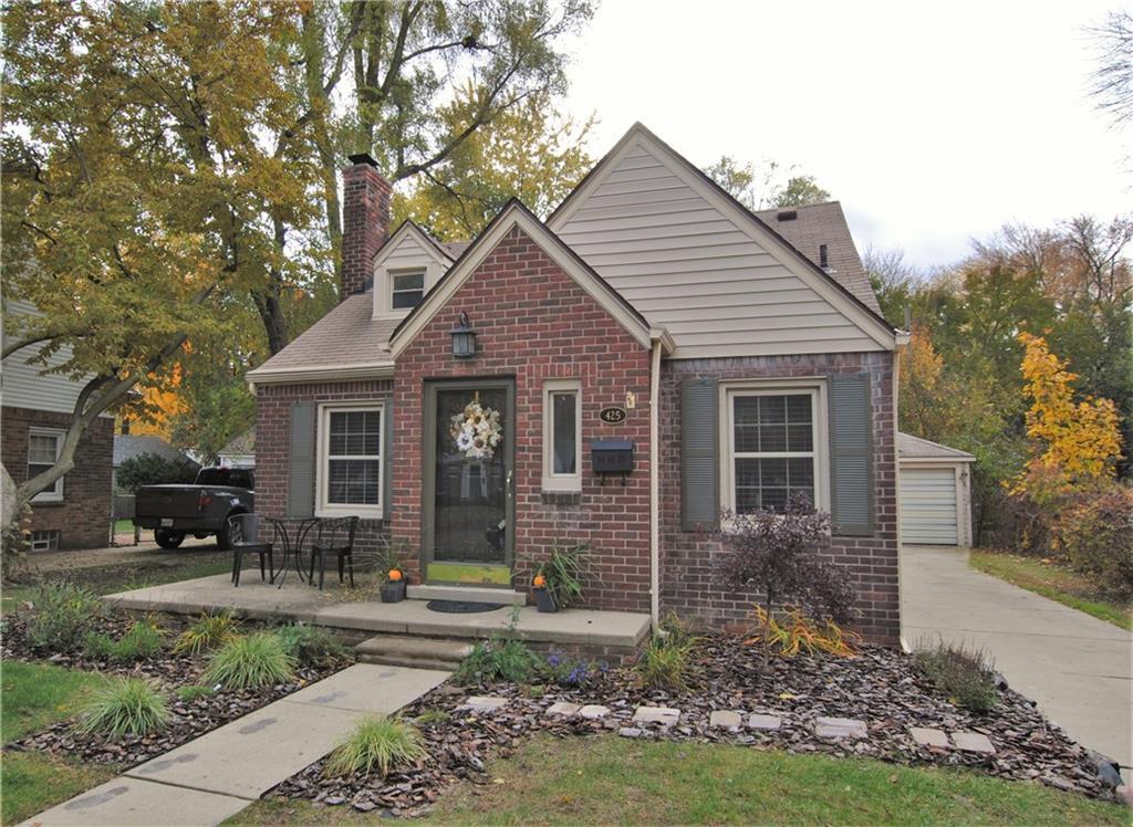 425 Royal Ave - Photo 1