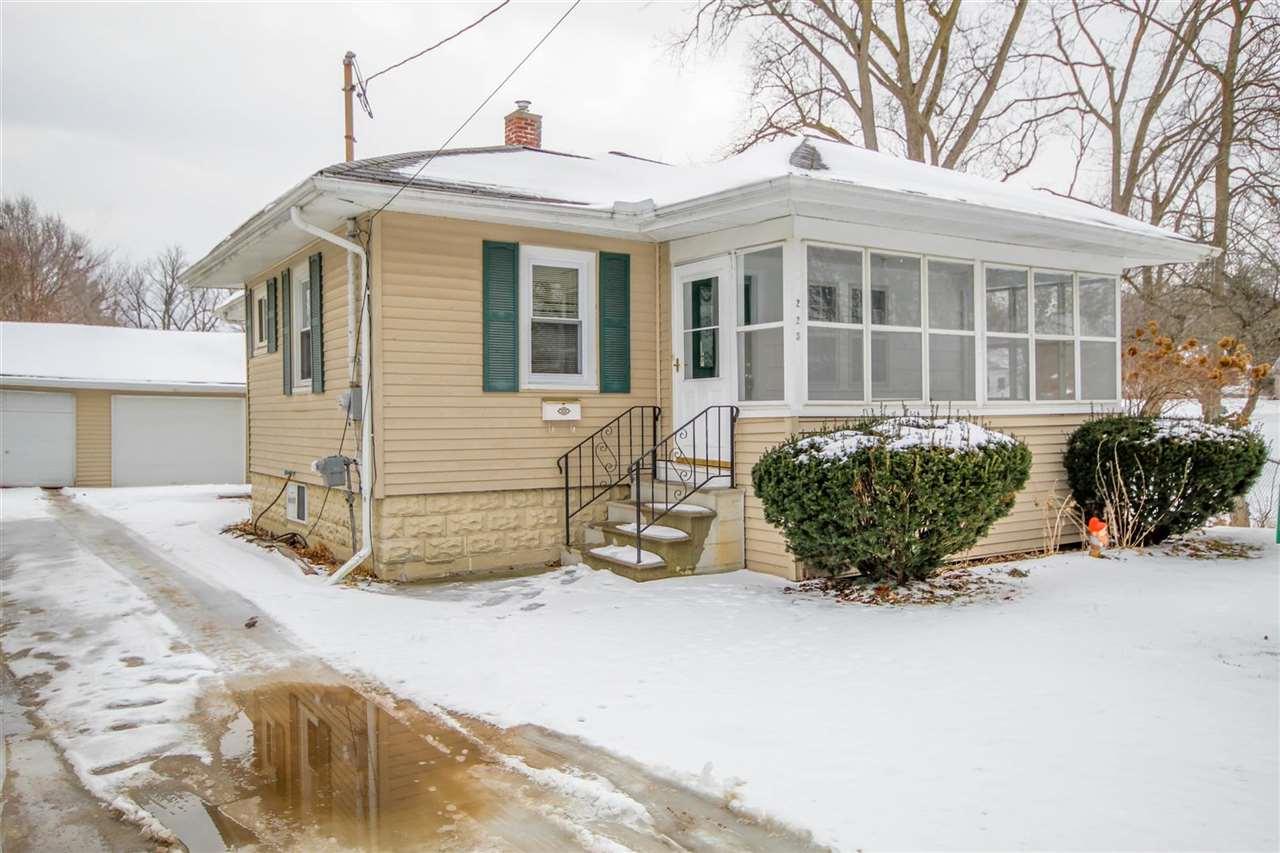 225 Hillside Ave - Photo 1