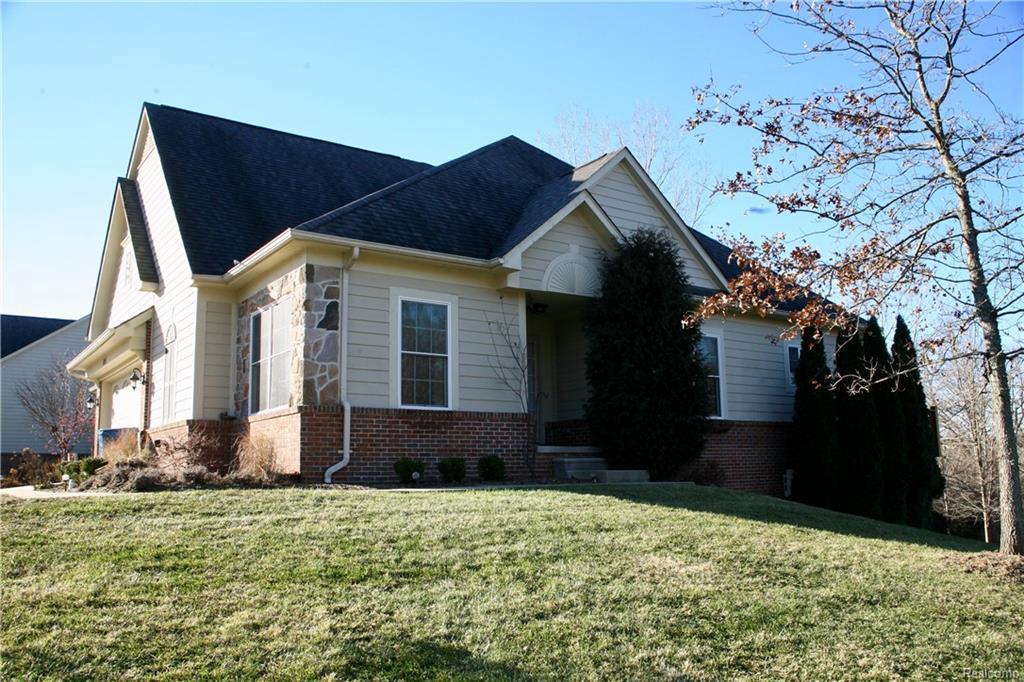 691 Mountain Cir - Photo 1