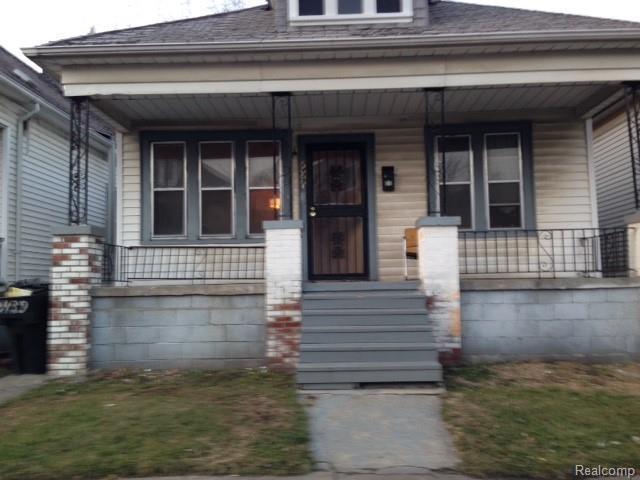 2439 Burnside St - Photo 1