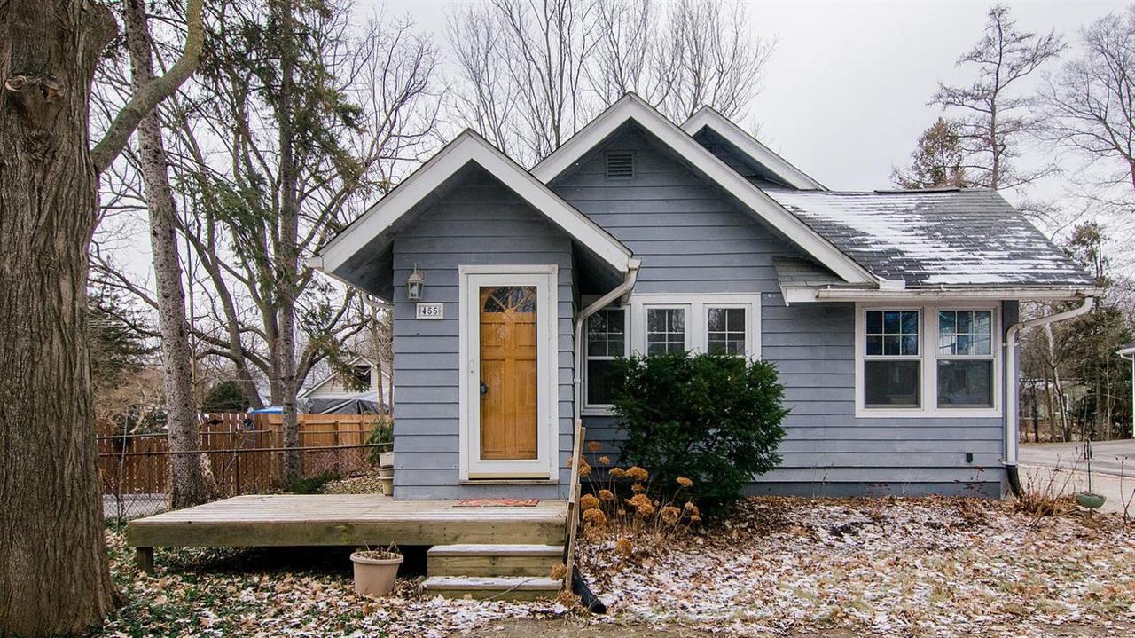 455 Clarendon Dr - Photo 1