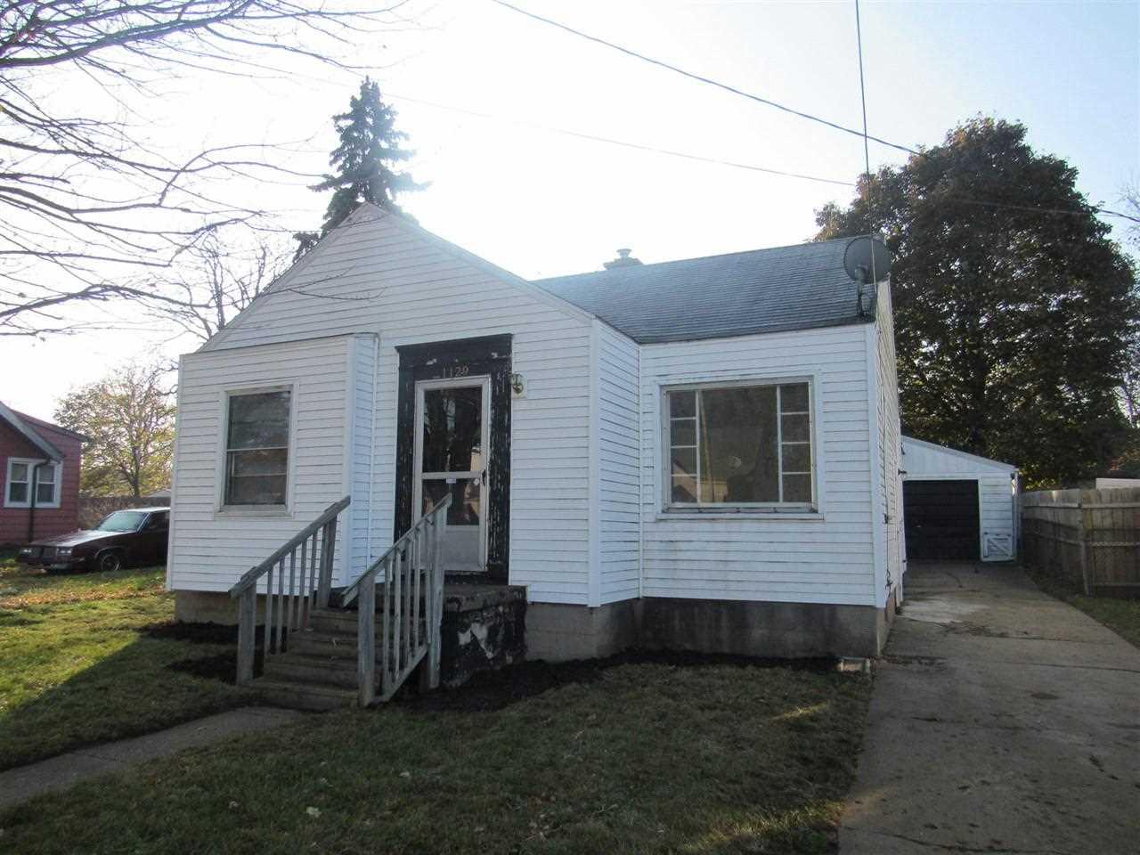 1129 Victoria - Photo 1