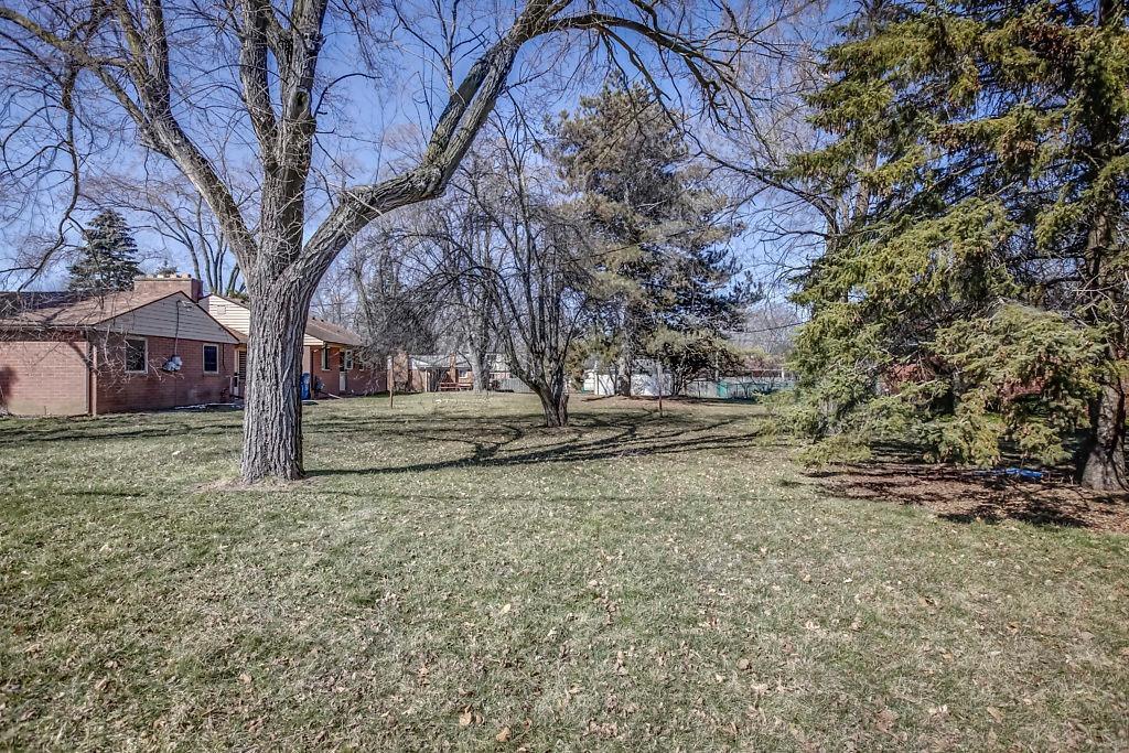 2940 Seminole Rd - Photo 1