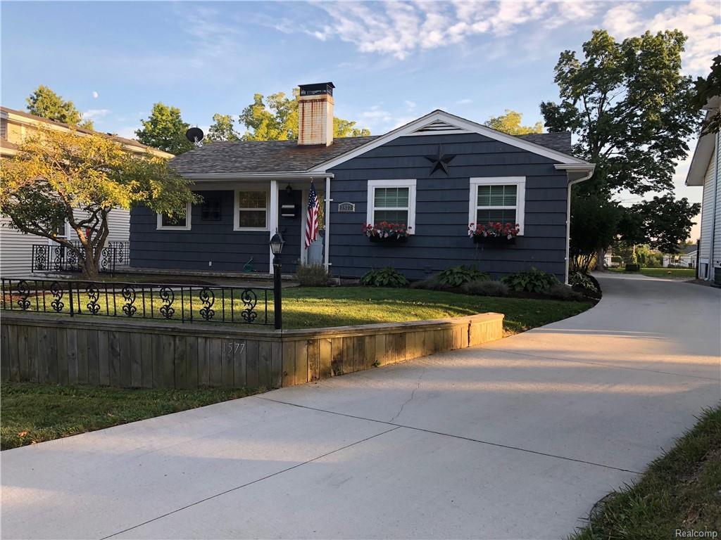 1577 Genesee St - Photo 1
