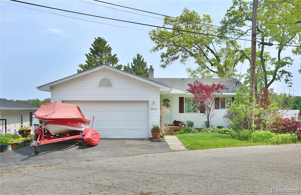 3930 Lamont Dr - Photo 1